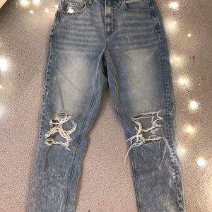 American eagle light blue ripped mom jeans